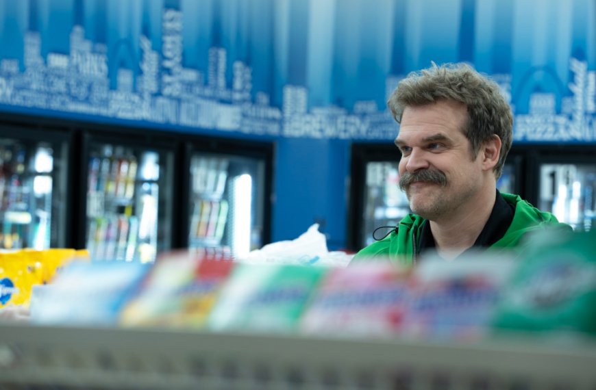 St. Louis DTF Trailer: A Look at the Complicated Love Triangle with Jason Bateman, David Harbour, and Linda Cardellini