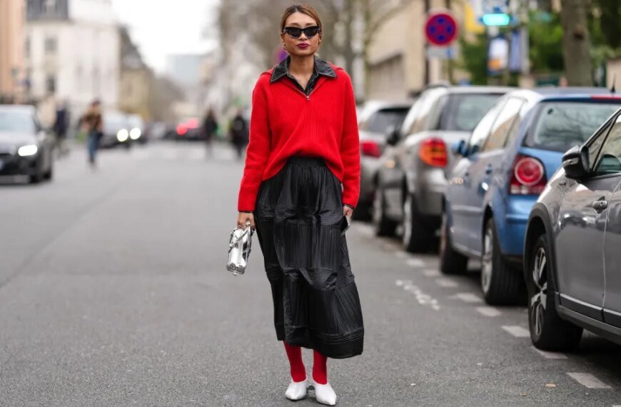 Stylish Comfort: 21 New Year’s Deals on Sweatpant Jeans, Designer Bags, and Comfy Clogs You’ll Love