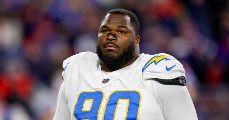 Teair Tart Signs Three-Year Contract Extension with the Chargers