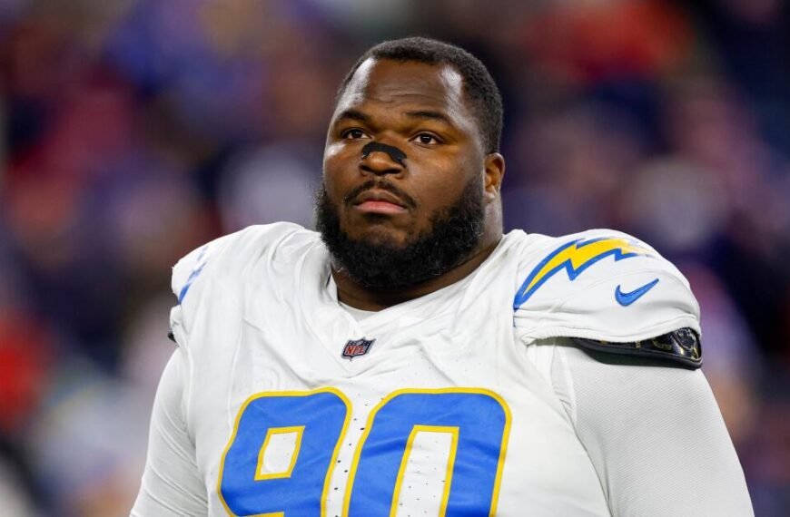 Teair Tart Signs Three-Year Contract Extension with the Chargers