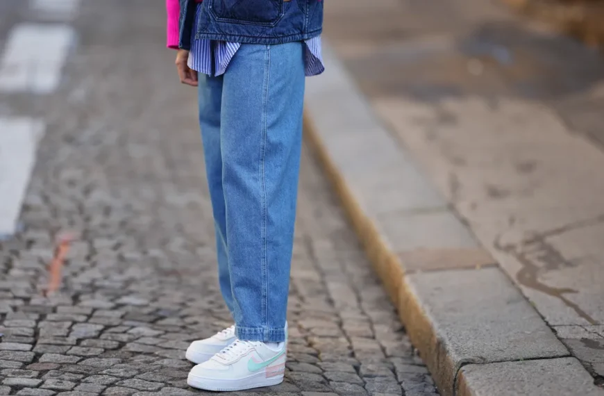 Tips for Pairing Sneakers with Jeans This Spring, Wherever You’re Headed