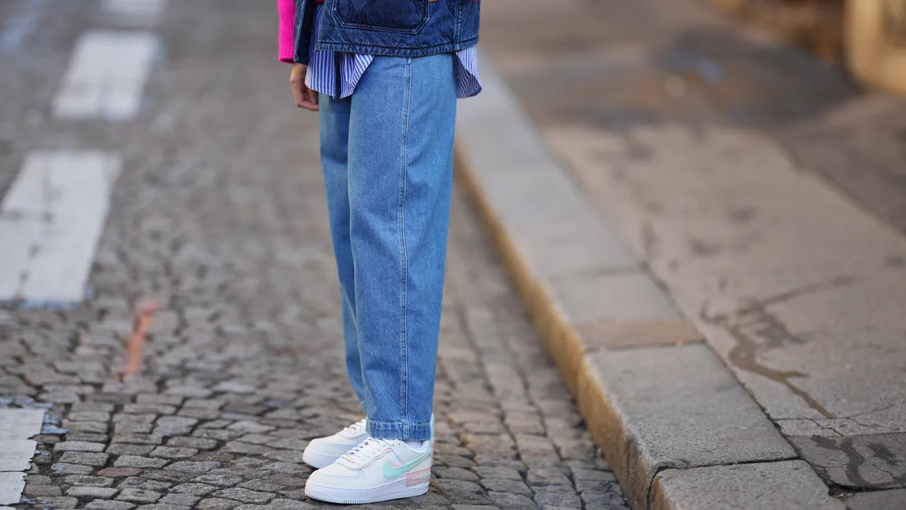 Tips for Pairing Sneakers with Jeans This Spring, Wherever You’re Headed