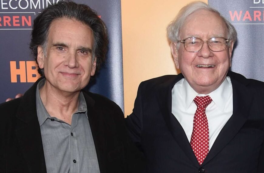 Warren Buffett's Son Learns About His Father's Wealth in His 20s – Here's the Story Behind It