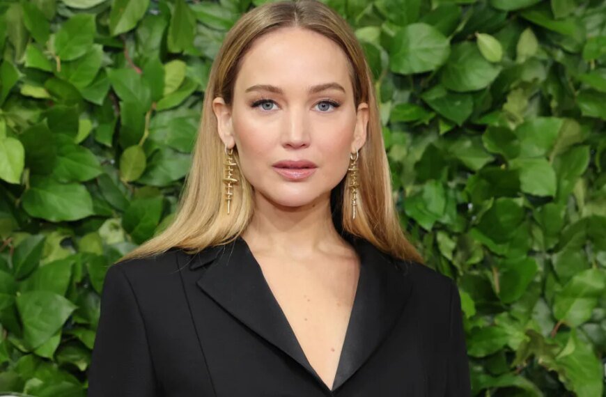 Why Jennifer Lawrence's Wide-Leg Jeans Are Changing Our Mind About Denim Style