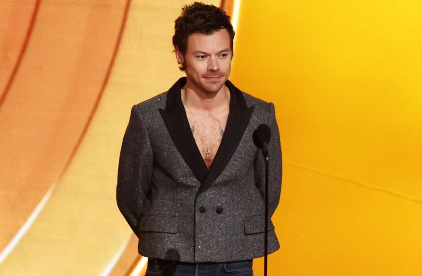 Harry Styles Makes a Late Entrance to the 2026 Grammys in a Stunning Outfit