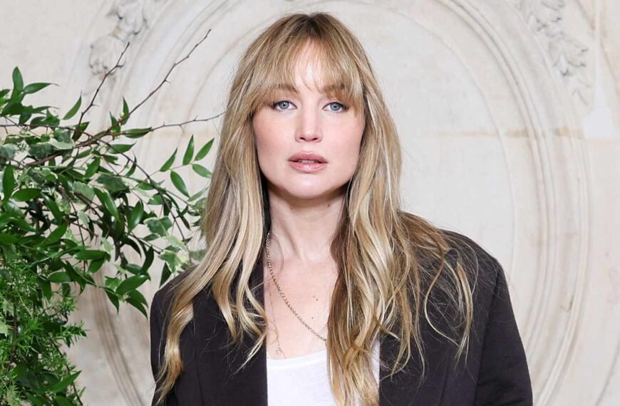 Jennifer Lawrence Inspired Me to Swap Tiny Bags for This Spacious and Stylish Mom-Approved Trend Starting at Just $22