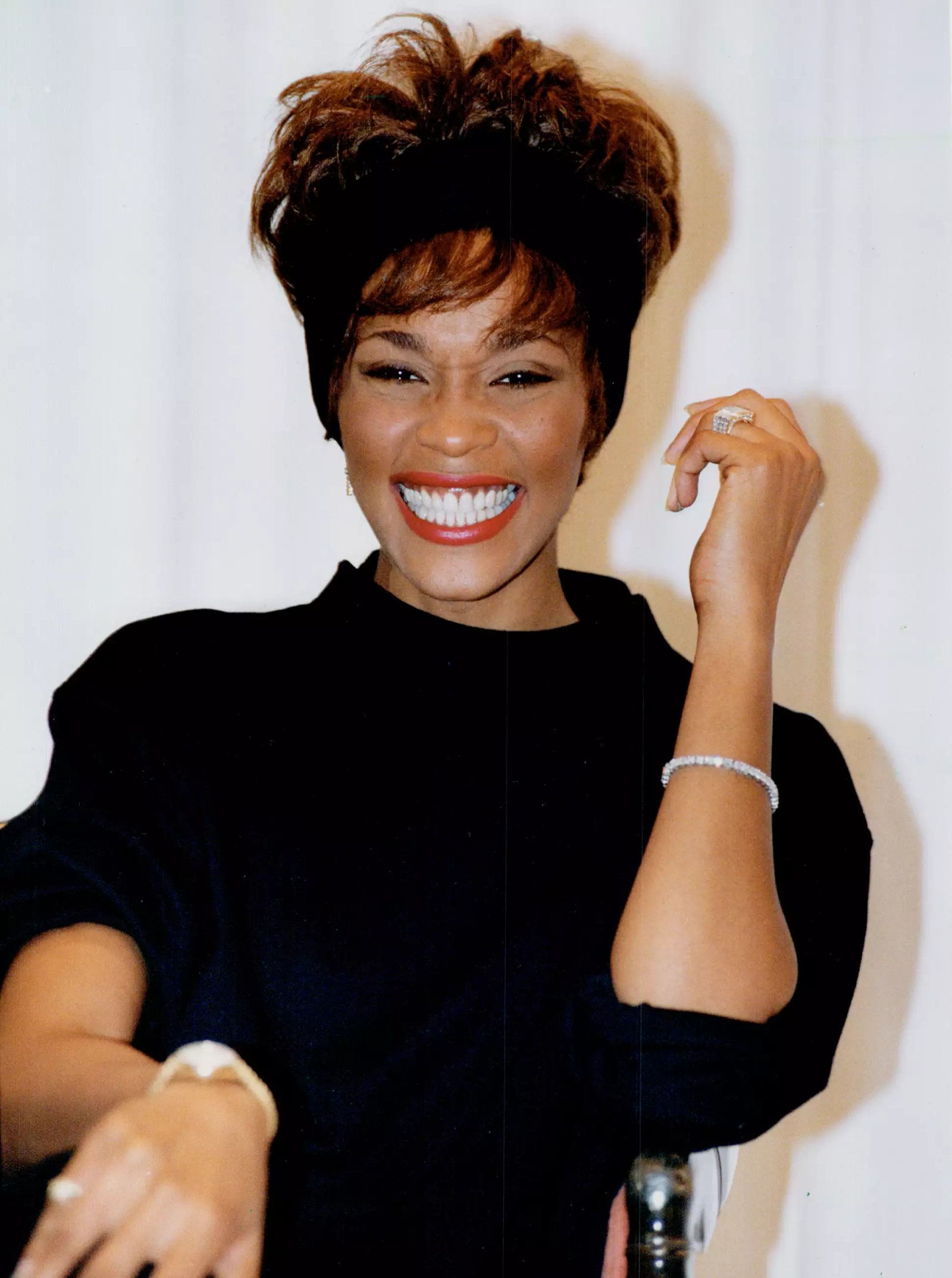 Whitney Houston smiles at a photoshoot for the Toronto Star on October 12, 1990