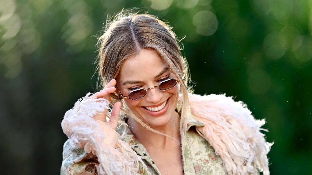 Margot Robbie Shows How to Make Thigh-High Stockings Fashionable Today