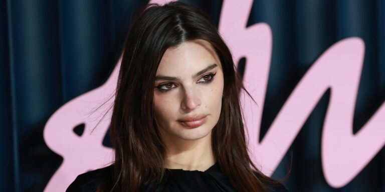 Emily Ratajkowski Dons a Striking Black Bra and Glam Look During Her Flight