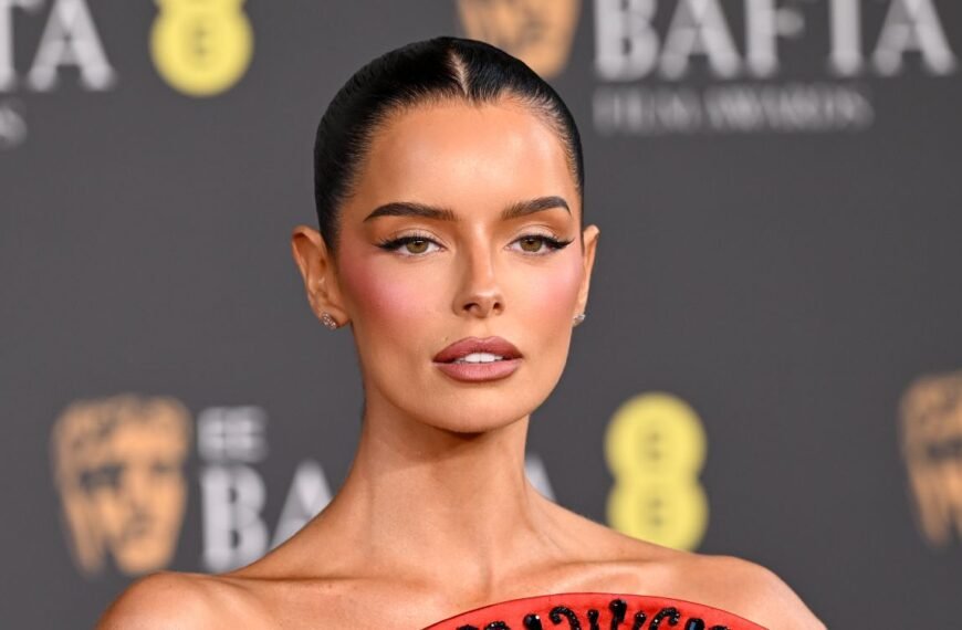 Maura Higgins Shines in a Stunning Dress That Looks Like a Floating Sculpture at the 2026 BAFTAs