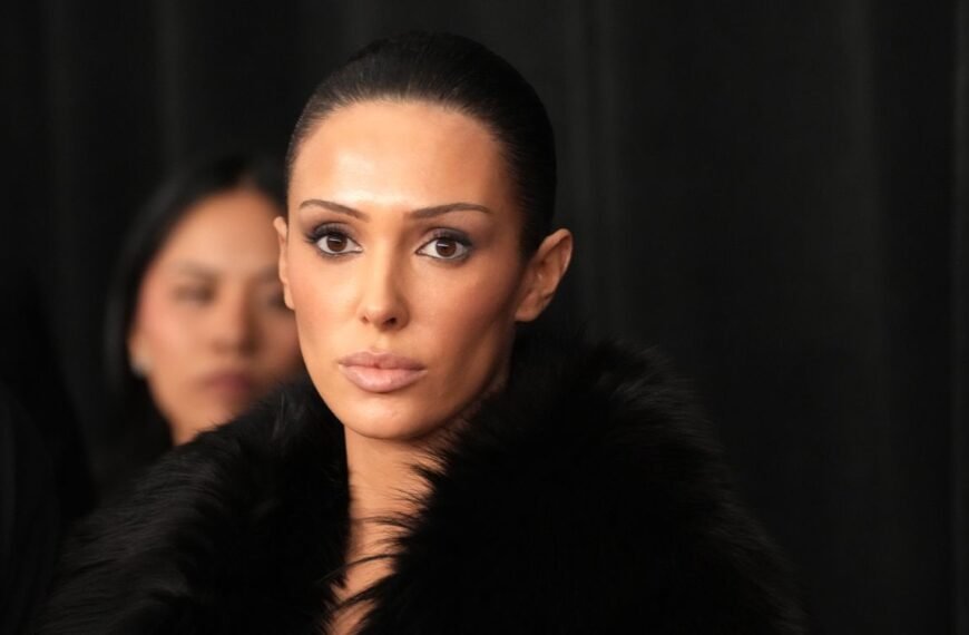 Bianca Censori Shows Off a Fresh New Look with Short Hair and a Bold Color Change