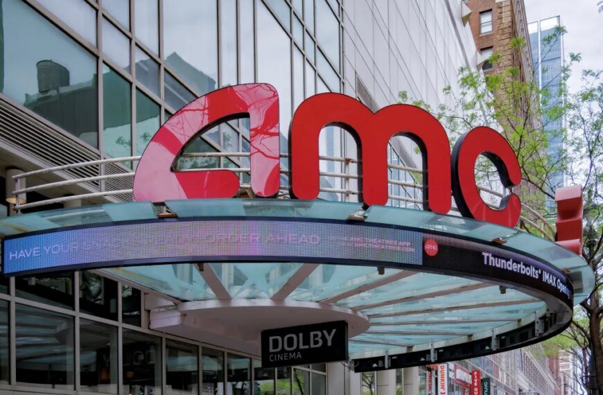 AMC Entertainment Sees Attendance Drop of 10% in Fourth Quarter, Shares Fall to New Low