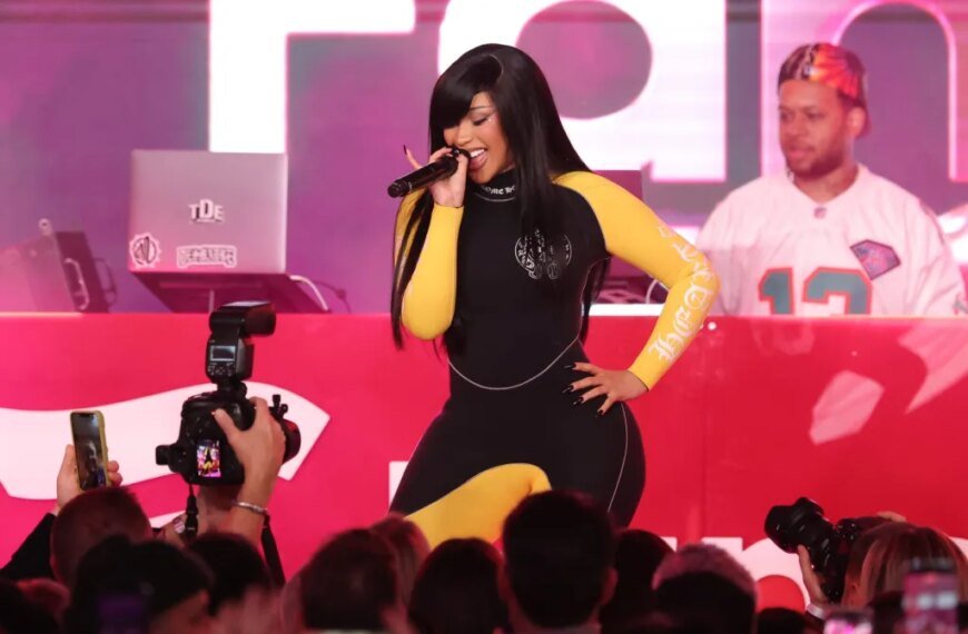 Cardi B Falls Off Chair During Performance at Little Miss Drama Show in Las Vegas
