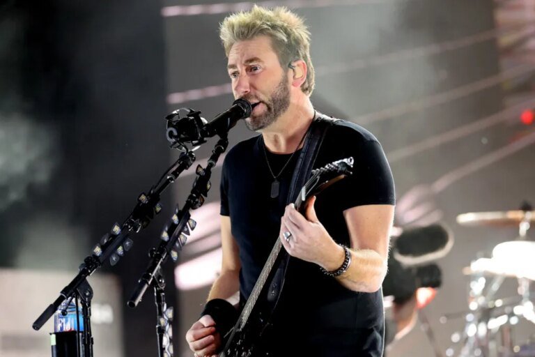 Chad Kroeger Shares a Snippet of 'Rockstar' with a Fan at the Casino