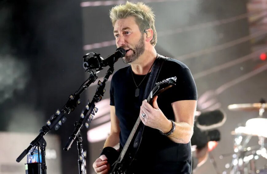 Chad Kroeger Shares a Snippet of 'Rockstar' with a Fan at the Casino