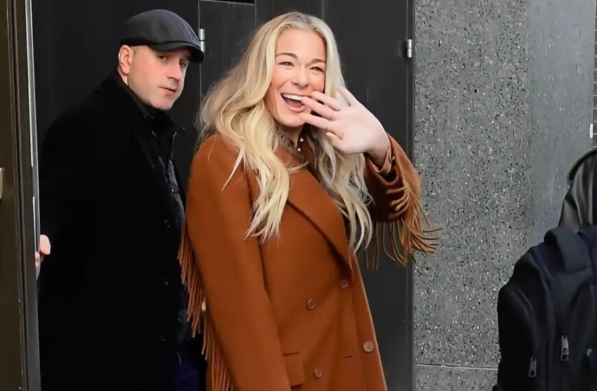 Check Out LeAnn Rimes' Stylish Tote That Mirrors This Affordable $18 Alternative