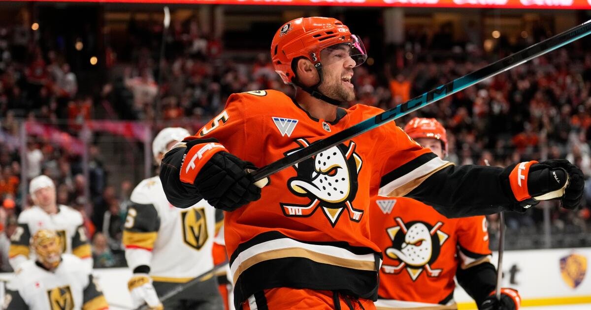 Chris Kreider Shines with Two Goals as Ducks Overcome Golden Knights