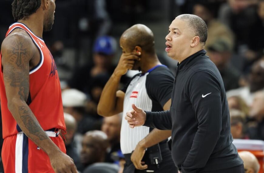 Clippers' Unexpected Rebuilding Phase Leads to Old Challenges Resurfacing