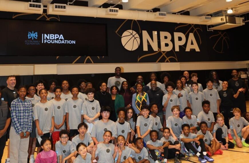 Deandre Ayton Brings Joy to Kids at Lakers Camp