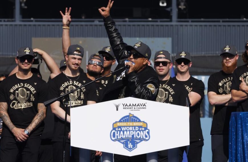 Dodgers Visit the White House, Sparking Familiar Sports Debate