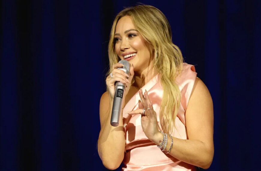 Hilary Duff's Cozy Travel Outfit Features These Comfy Ugg Boots from Amazon