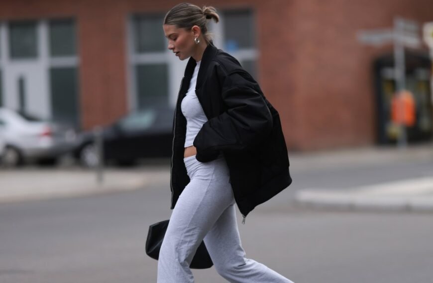 I'm Choosing Comfortable Loose-Fitting Pants That Still Offer a Great Shape for My Workout