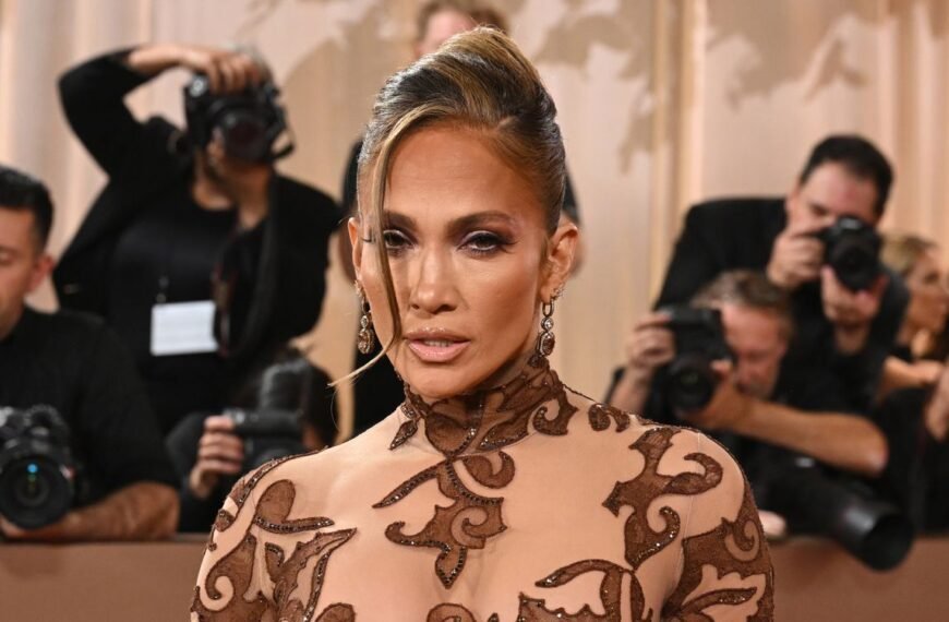 Jennifer Lopez Shows Off a Stylish Bra Top and Trendy Jacket in Fun Mirror Selfies