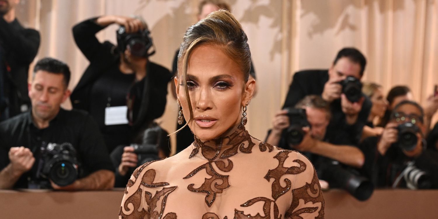Jennifer Lopez Shows Off a Stylish Bra Top and Trendy Jacket in Fun Mirror Selfies