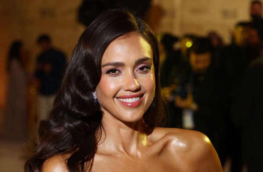 Jessica Alba Enjoys a Relaxing Beach Day in a Stylish Plunging Bikini