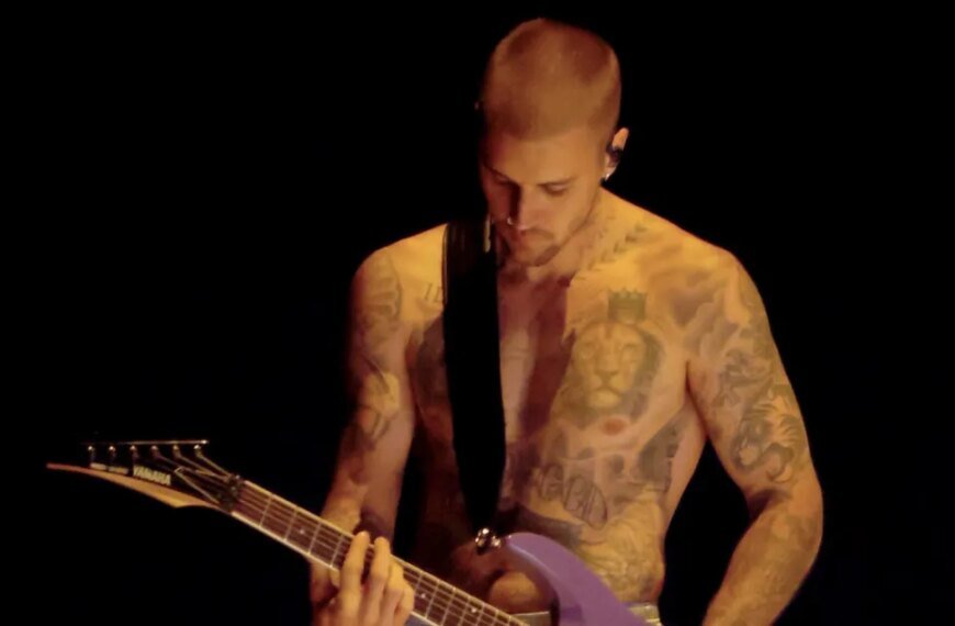 Justin Bieber's Grammy Performance: The Surprising Boxers Behind the Stage Look