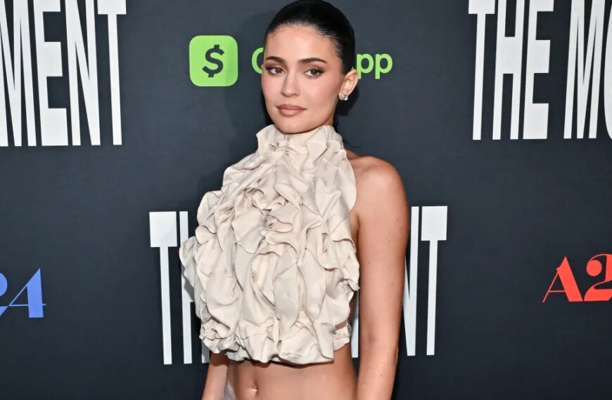 Kylie Jenner's Simple Trick for Snacking Less This New Year: A $22 Jelly That Helps