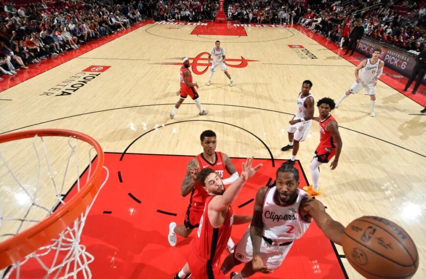 Leonard's Last-Minute Three-Point Play Secures 105-102 Victory for Clippers Against Rockets