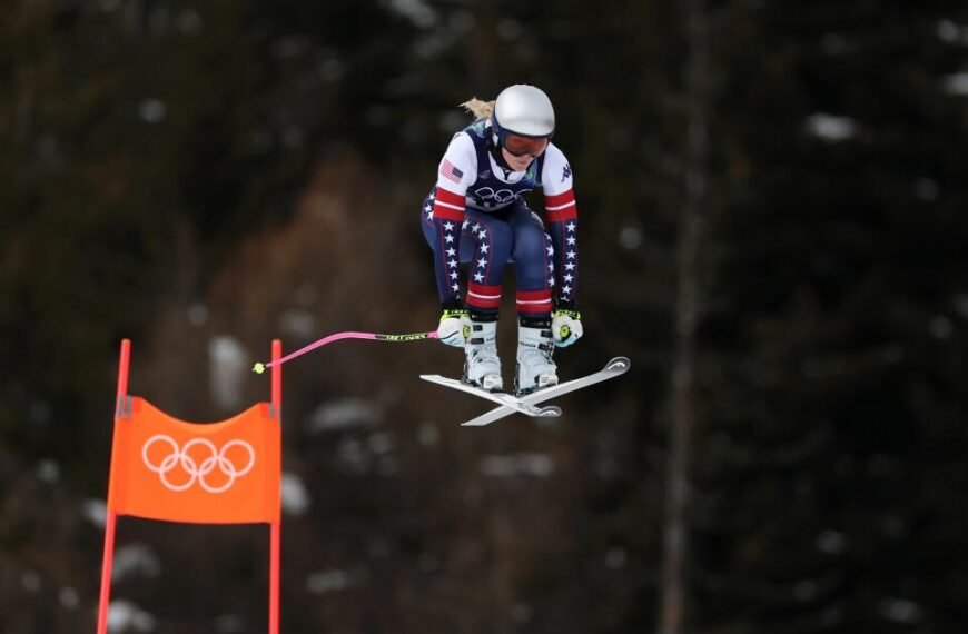 Lindsey Vonn's Journey to Overcome a Ruptured ACL in Her Quest for Gold