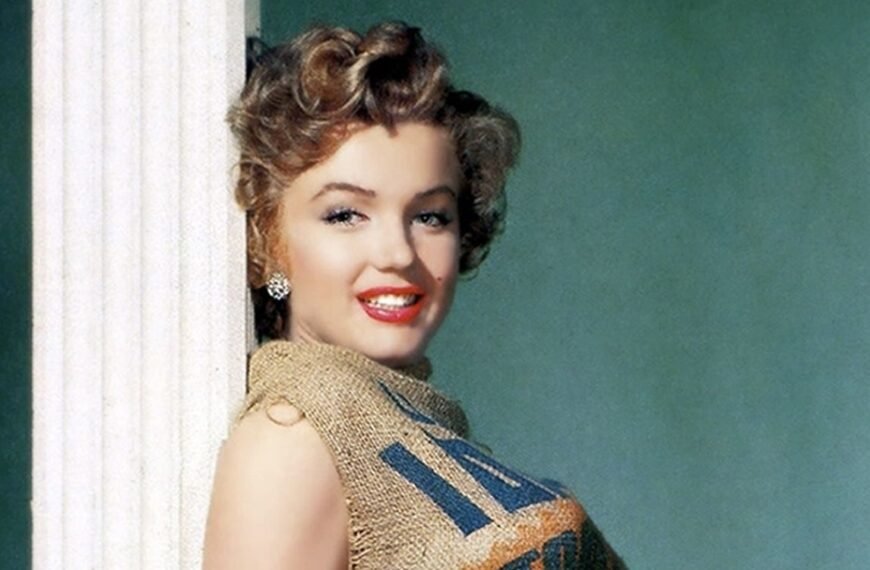 Marilyn Monroe's Potato Sack Dress: A Playful Take on 1950s Fashion