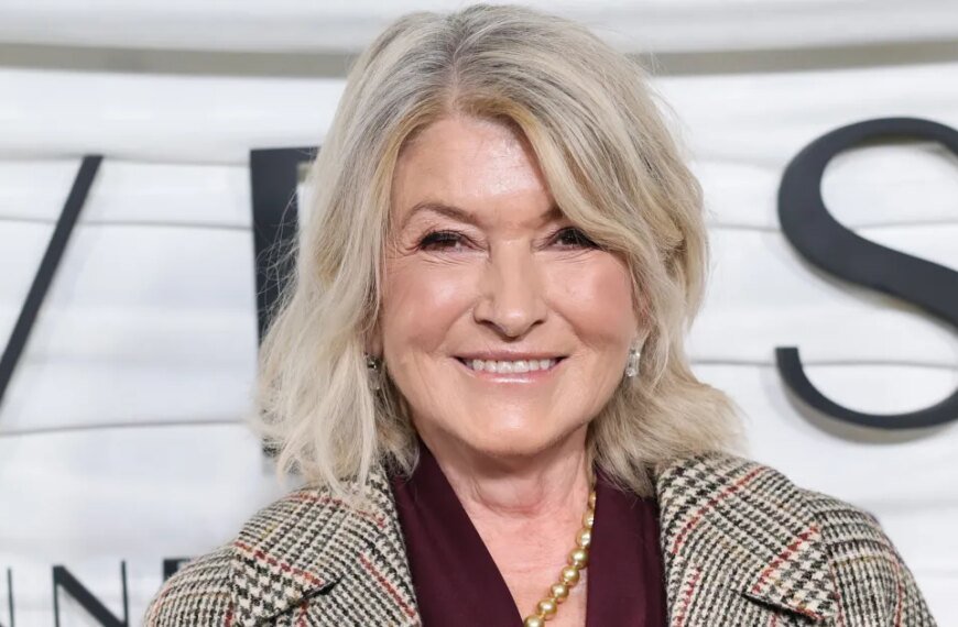 Martha Stewart’s $24 Gel Eyeliner for a Beautiful Smokey Eye on the Red Carpet