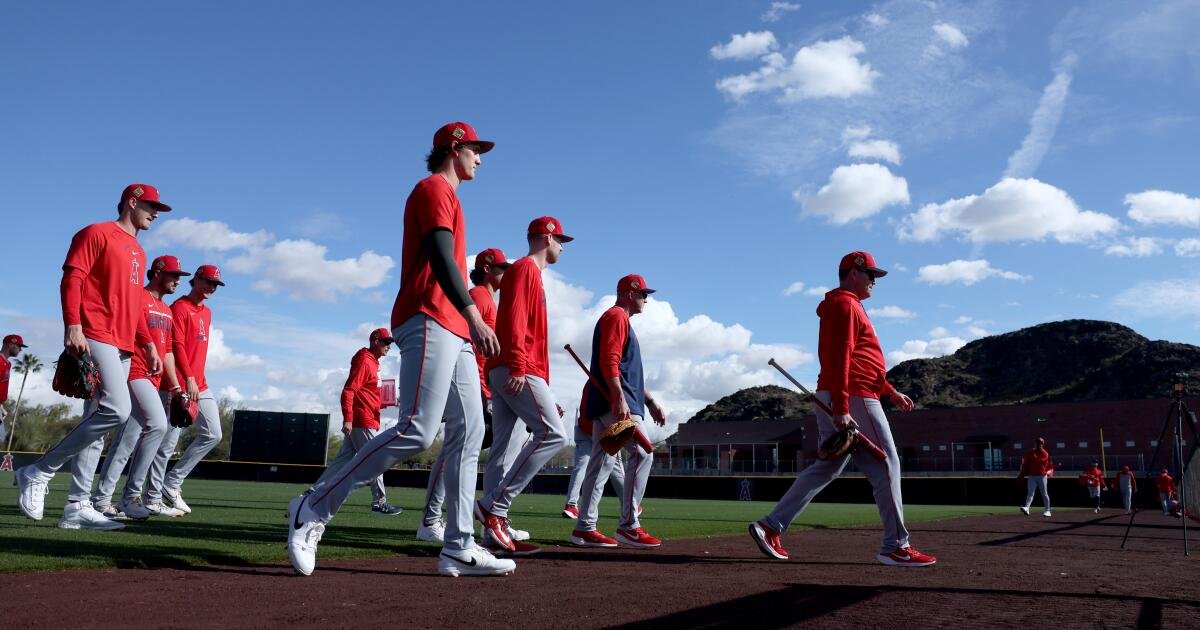 Mike Trout and the Angels Kick Off Spring Training Workouts in Arizona