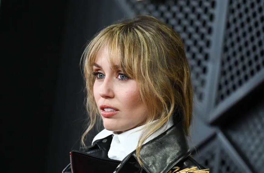 Miley Cyrus Shows Off This Spring's Must-Have Jacket Style at the Grammys