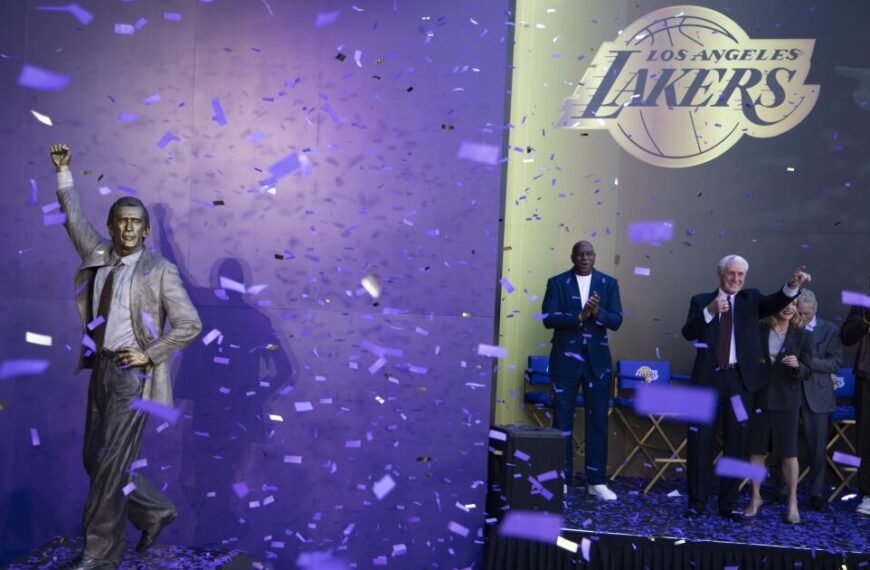 Pat Riley's Timely Message to the Lakers During Statue Unveiling: Finding Their Path to Victory