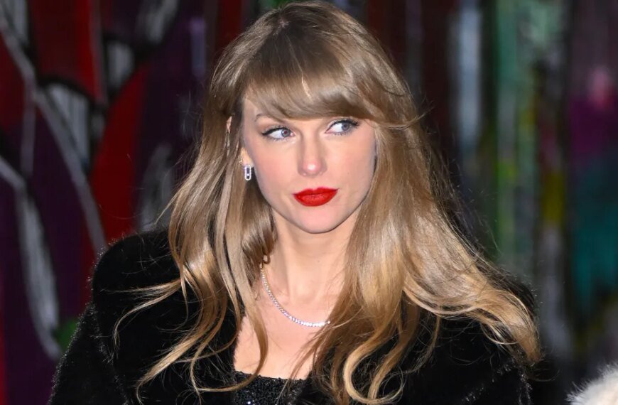 Taylor Swift's Throwback '90s Jeans Are Everywhere—Here’s Where to Find a Similar Style