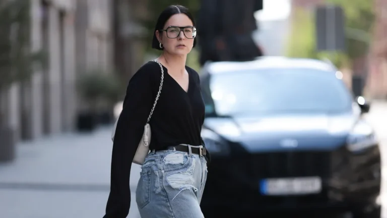 Top Jeans for Midsize Women: Stylist Recommendations You’ll Love