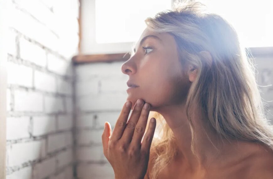 Why Over 9,000 Shoppers Love These Jaw-Sculpting Masks for a Natural Lift