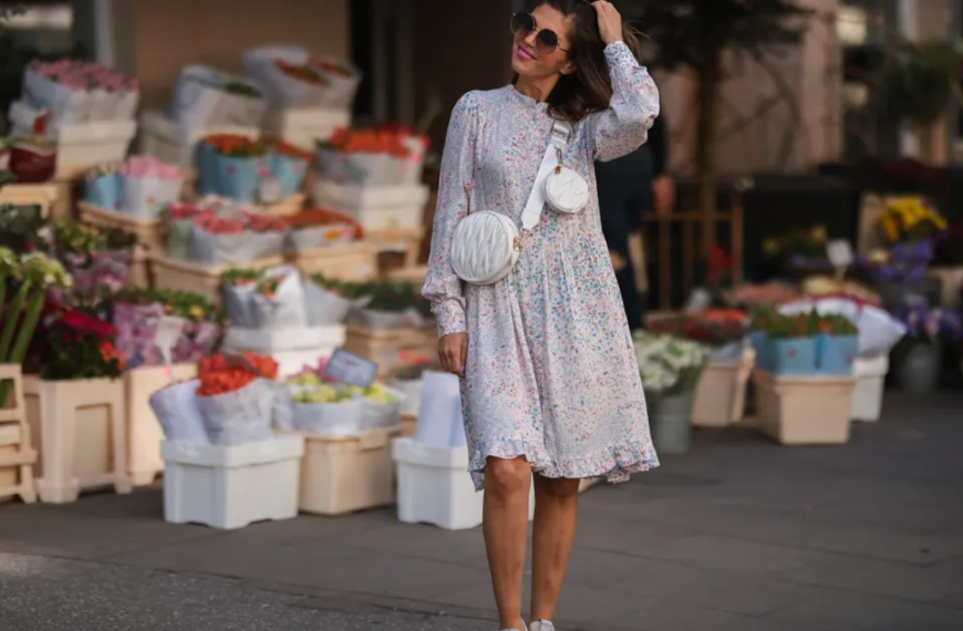17 Stylish Floral Dresses That Go Beautifully With Sneakers for Cozy Spring Looks
