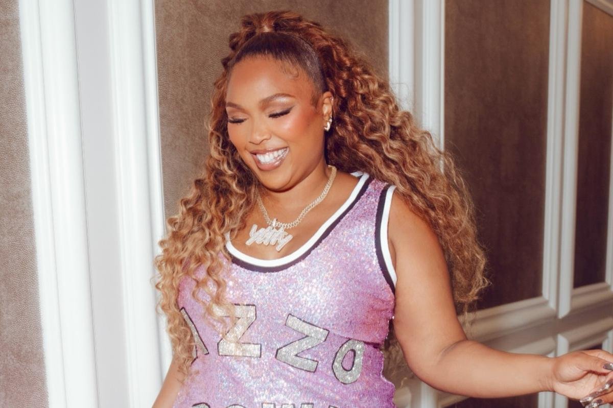 Lizzo Celebrates Her 60-Pound Weight Loss in a Glamorous Pink Minidress