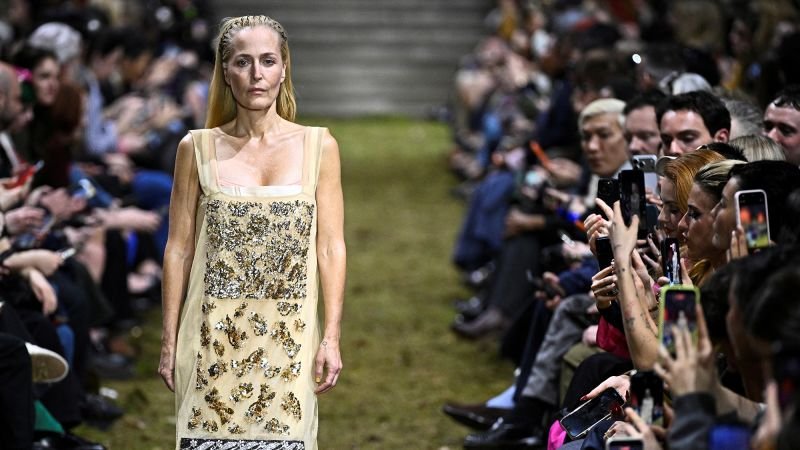 Fashion Takes a Nostalgic Turn with X-Files Stars and Janet Jackson's Hits from the ’90s