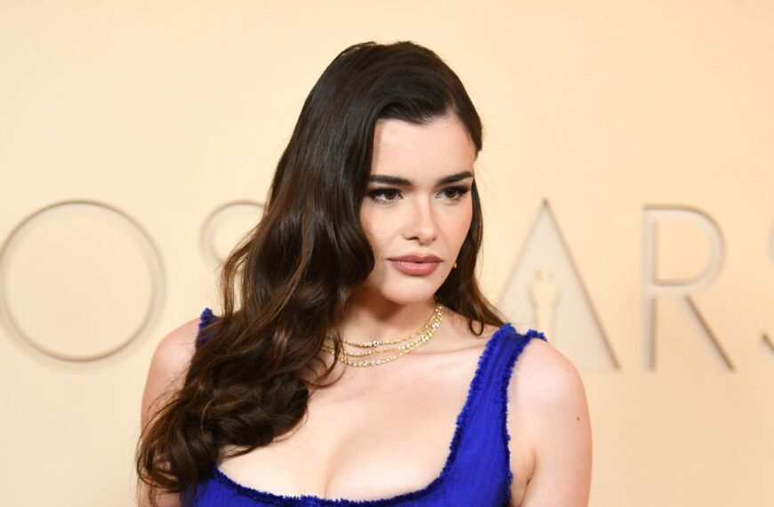 Barbie Ferreira Dazzles in a Stunning Cobalt Blue Corset Gown at the 2026 Oscars, Featuring 70 Intricate Bones