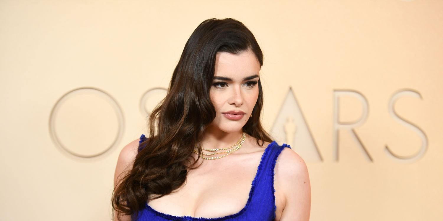 Barbie Ferreira Dazzles in a Stunning Cobalt Blue Corset Gown at the 2026 Oscars, Featuring 70 Intricate Bones