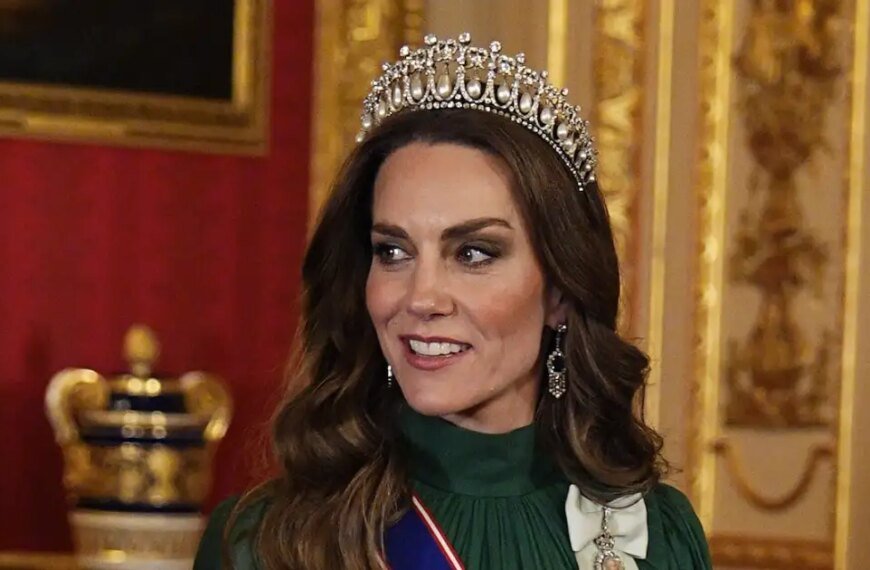 Kate Middleton Elegantly Wears Lover’s Knot Tiara for Windsor State Banquet in 2026