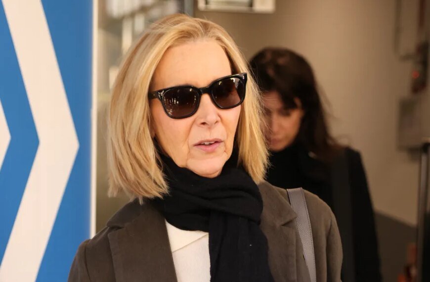 Achieve Lisa Kudrow’s Timeless Spring Style with Affordable Jacket Options