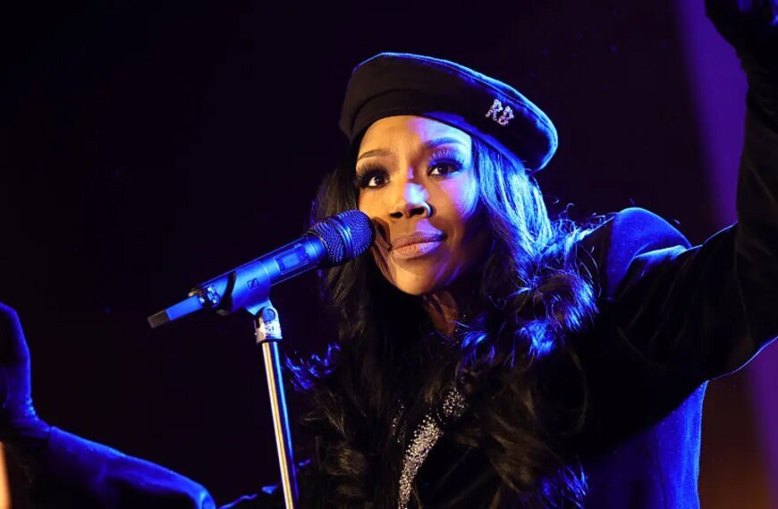 Brandy is Honored with a Star on the Hollywood Walk of Fame