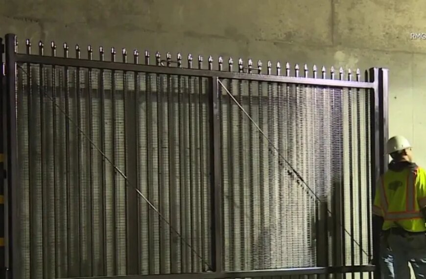 Caltrans Adds New Safety Gates on the 101 Freeway Before LA 'No Kings' Protest